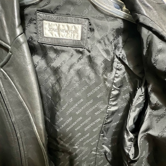 Jones NewYork Women’s Black Leather Jacket size Medium - Picture 5 of 7